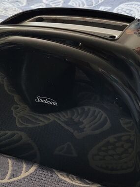 Sunbeam Black Gloss 2-Slot Toaster